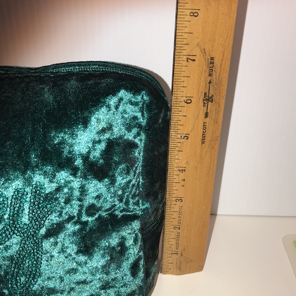 Juicy Couture emerald Green Velvet makeup bag NEW - Picture 4 of 9